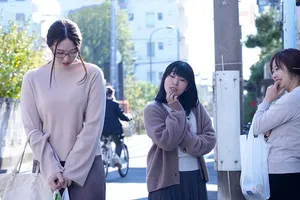 Trả thù mấy mụ nhà cạnh bên thường xuyên nói xấu bằng cách “cướp người chồng ả ta”