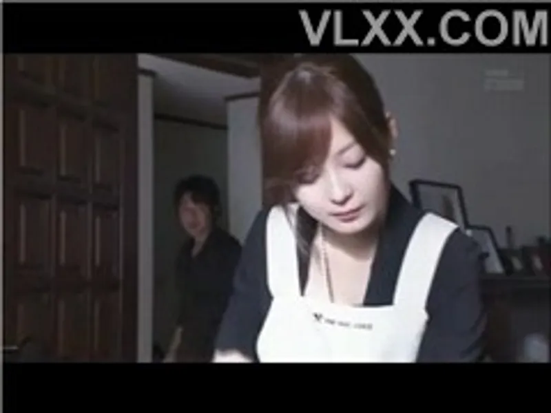 Người chồng đi công chuyện, vợ ở nhà bị chồng sắp cưới của chị gái cưỡng hiếp