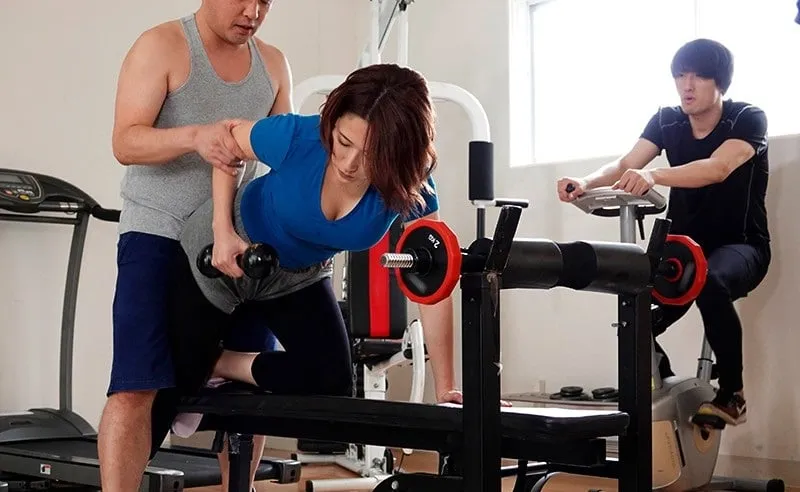 Anh xã phát hiện người vợ địt trộm với huấn luyện viên thể hình