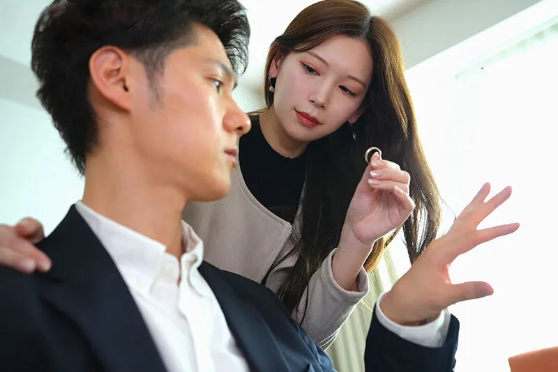 Người vợ đi đi chơi, gã chồng ở nhà bị nhỏ em vợ yêu gạ xxx không trượt phát nào